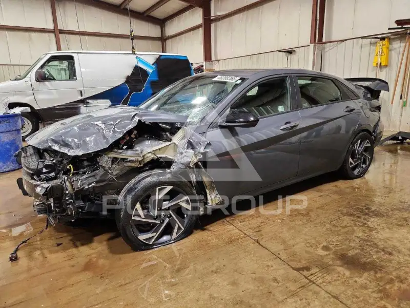 2025 Hyundai Elantra фото