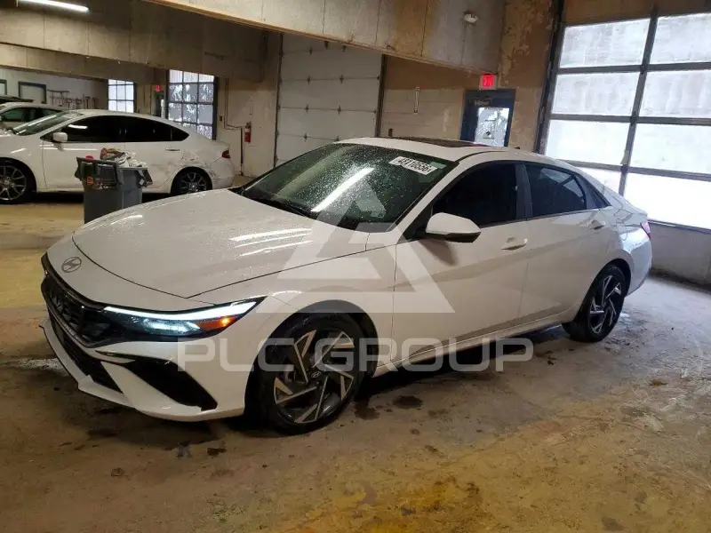 2025 Hyundai Elantra фото