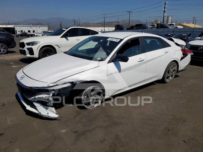 2025 Hyundai Elantra фото