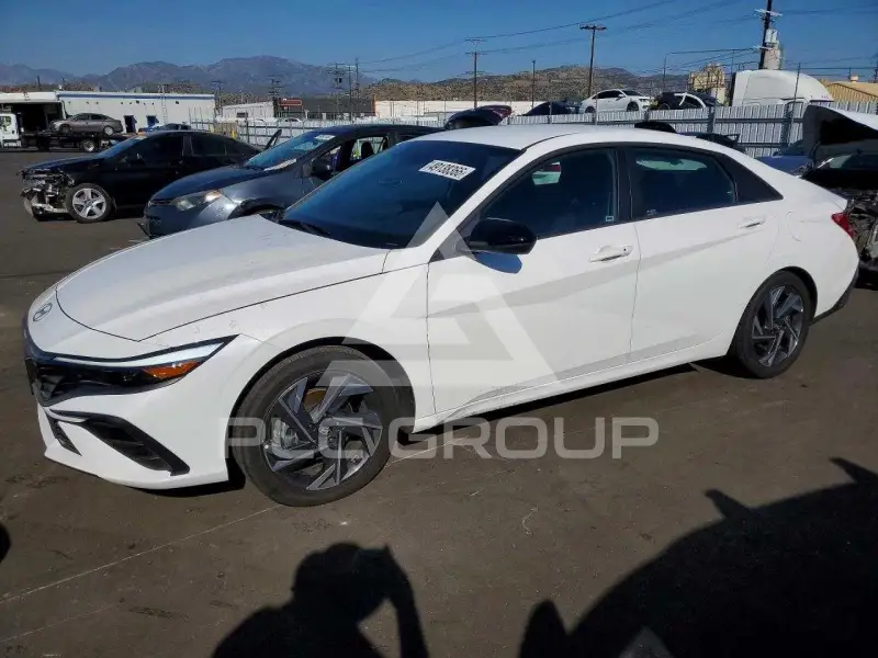 2025 Hyundai Elantra фото