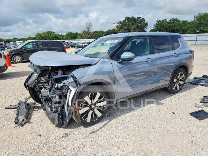 2026 Mitsubishi OUTLANDER photo