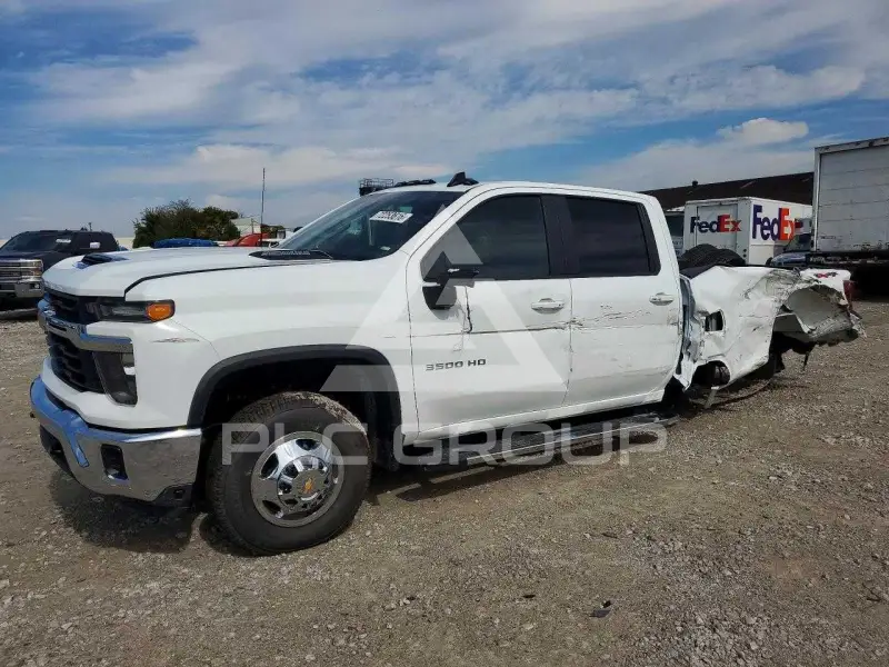 2026 Chevrolet Silverado фото