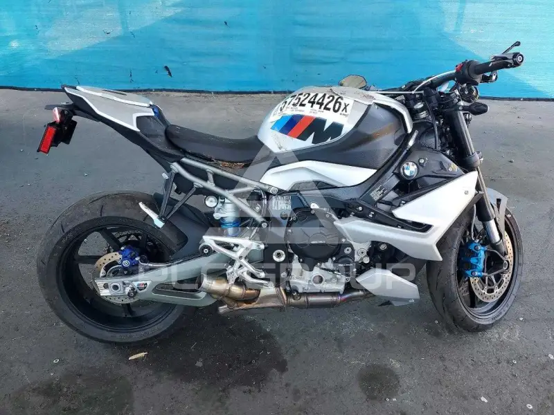 2026 BMW M 1000 photo