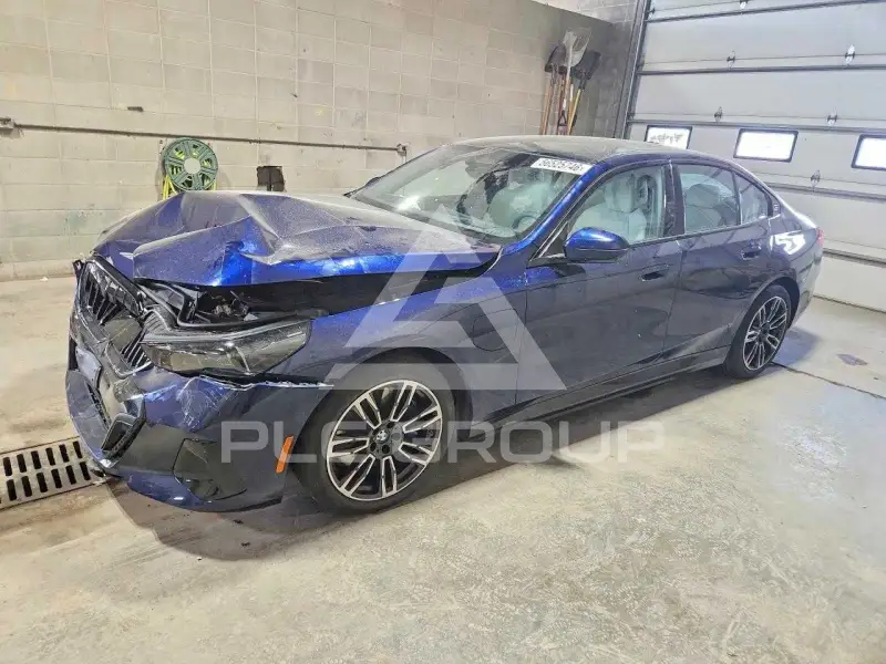 2026 BMW 550 photo