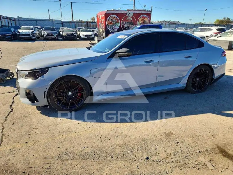 2026 BMW M5 фото