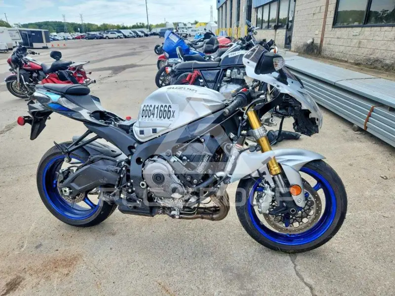 2026 Suzuki GSX-R750 photo