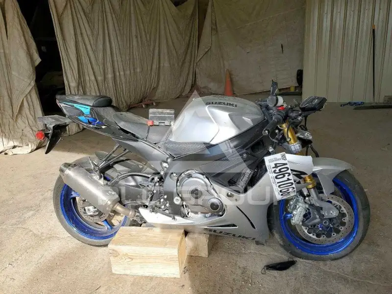 2026 Suzuki GSX-R750 фото
