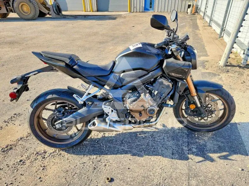 2026 Honda CB фото
