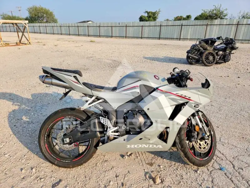 2026 Honda CBR photo