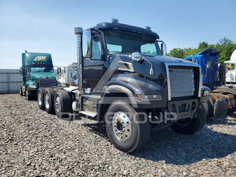 2026 Volvo VHD фото