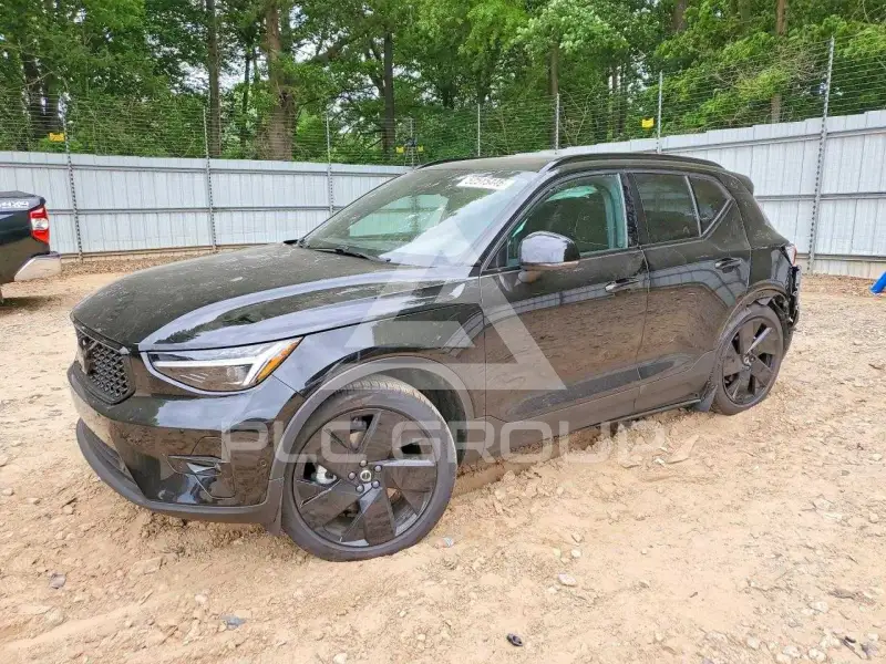 2026 Volvo XC40 фото