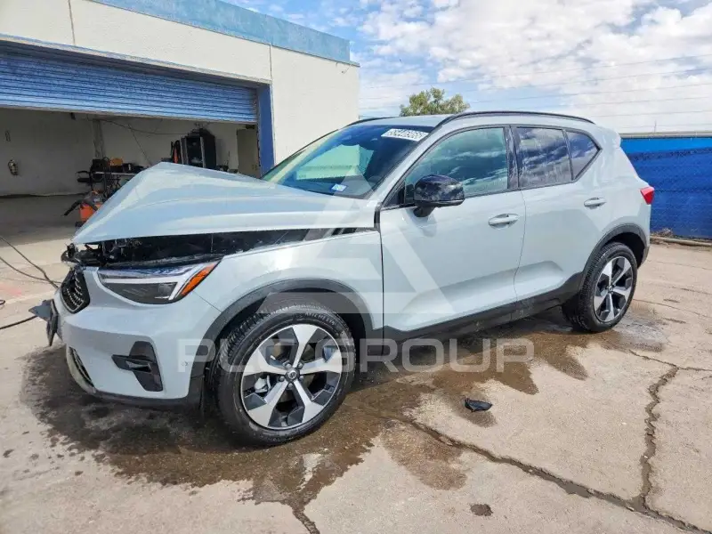 2026 Volvo XC40 photo