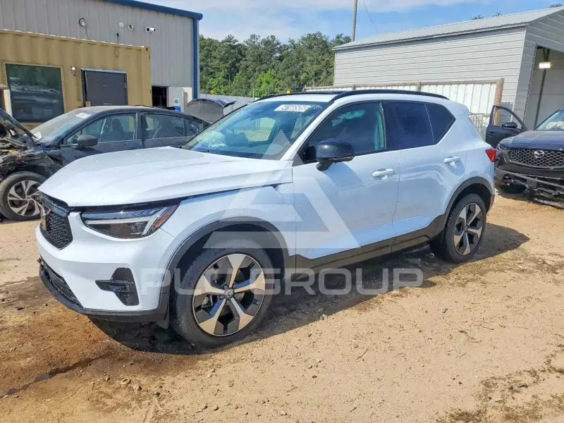 2026 Volvo XC40 фото
