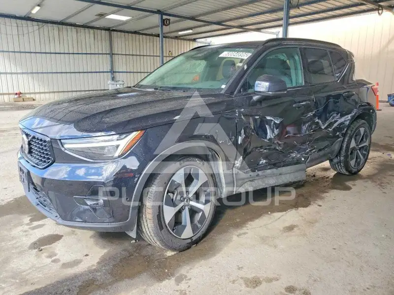 2026 Volvo XC40 фото