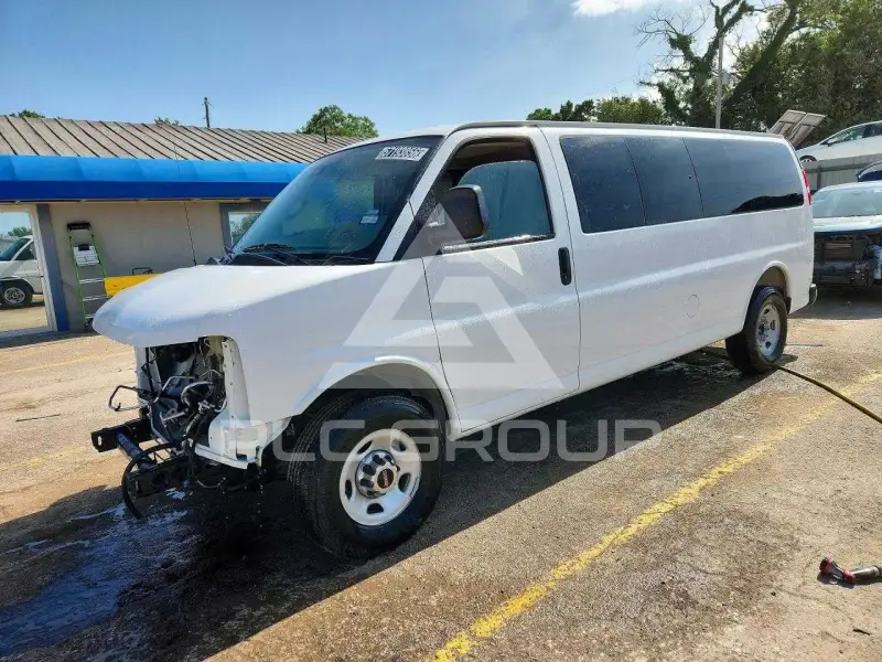 2026 GMC Savana фото