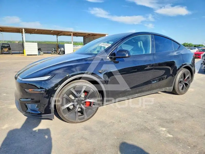 2026 Tesla Model Y фото