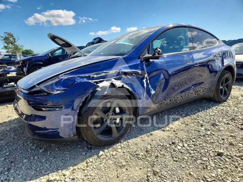 2026 Tesla Model Y фото