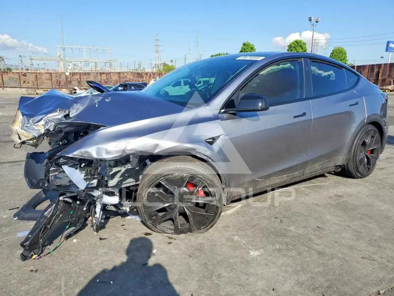2026 Tesla Model Y фото
