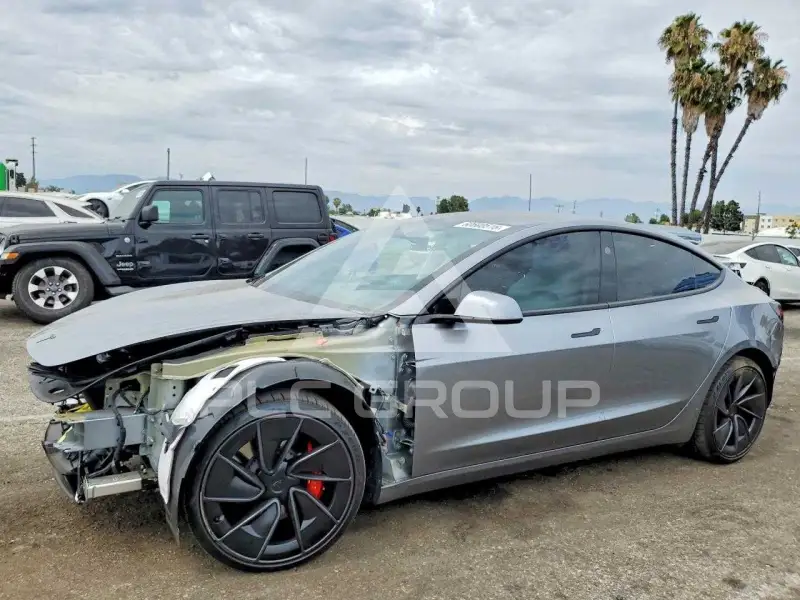 2026 Tesla Model 3 фото