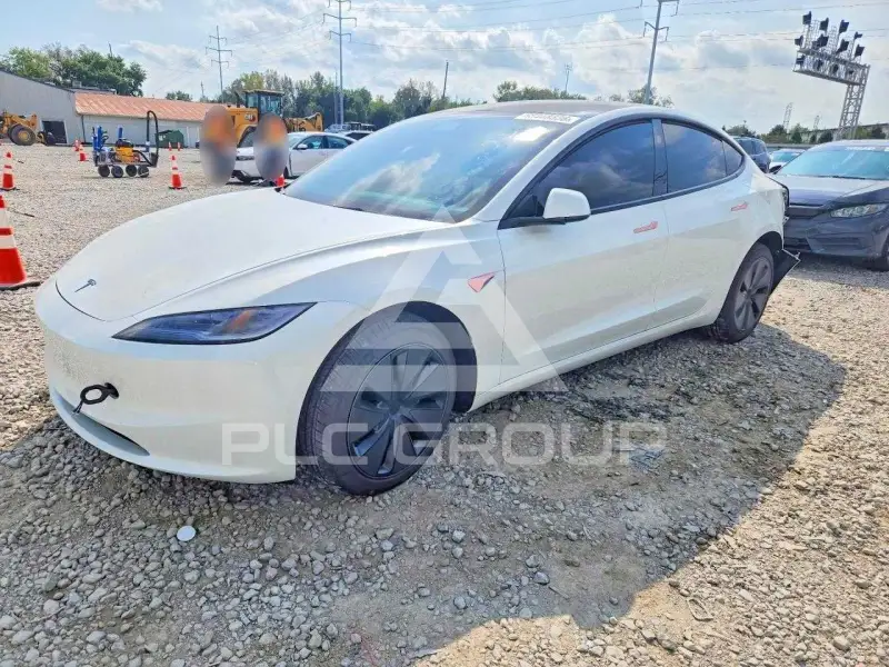 2026 Tesla Model 3 фото