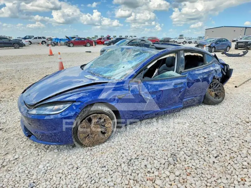 2026 Tesla Model 3 фото
