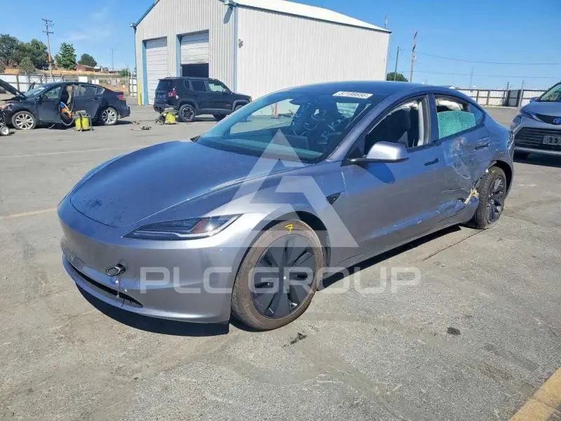 2026 Tesla Model 3 фото