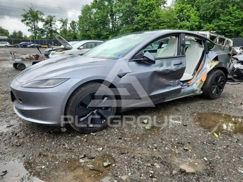 2026 Tesla Model 3 фото