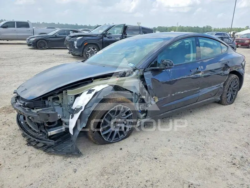 2026 Tesla Model 3 фото