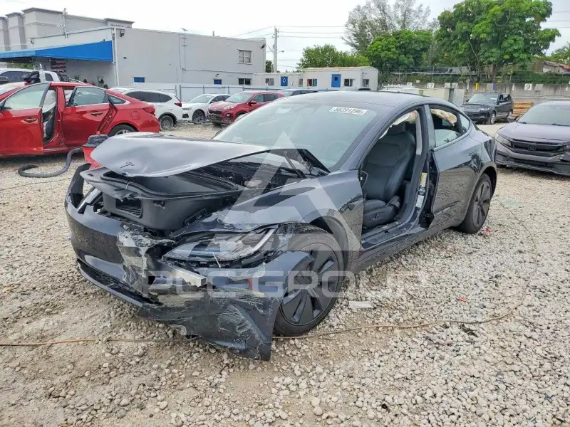 2026 Tesla Model 3 фото