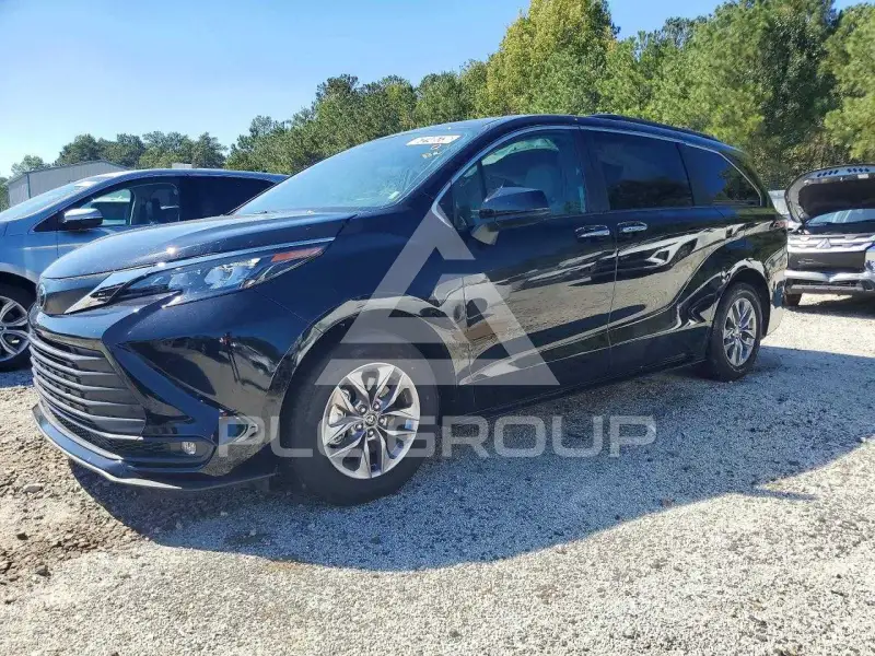 2026 Toyota SIENNA фото