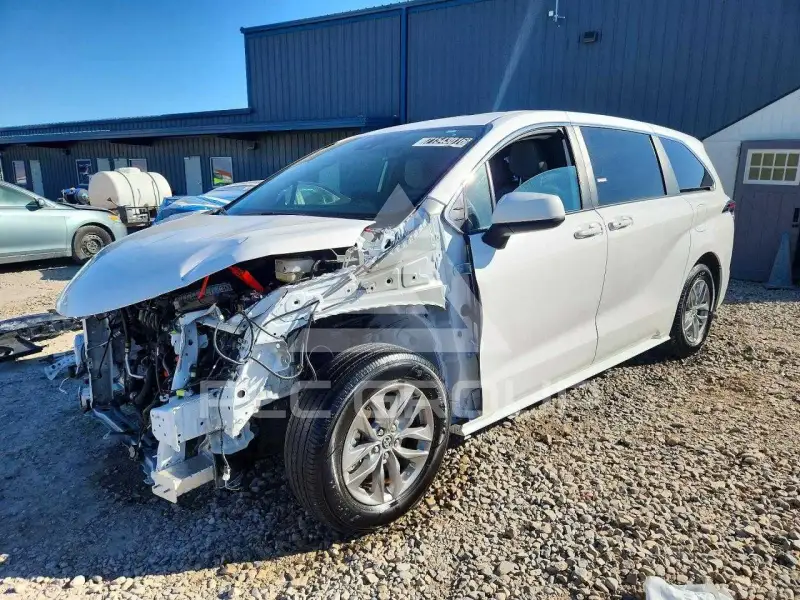 2026 Toyota SIENNA фото