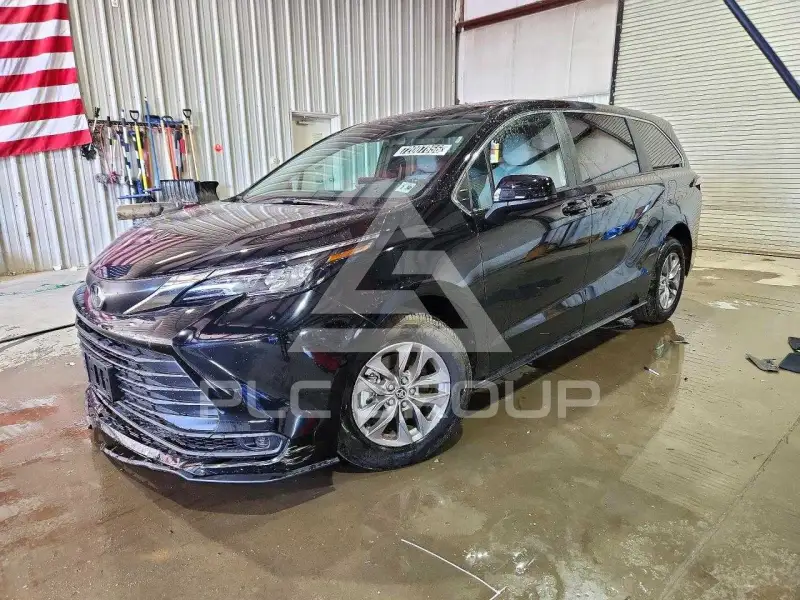 2026 Toyota SIENNA фото