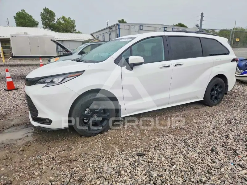 2026 Toyota SIENNA фото