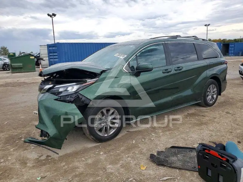 2026 Toyota SIENNA фото