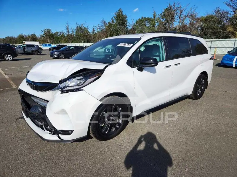 2026 Toyota SIENNA фото