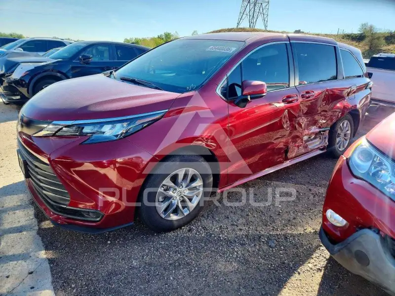 2026 Toyota SIENNA photo