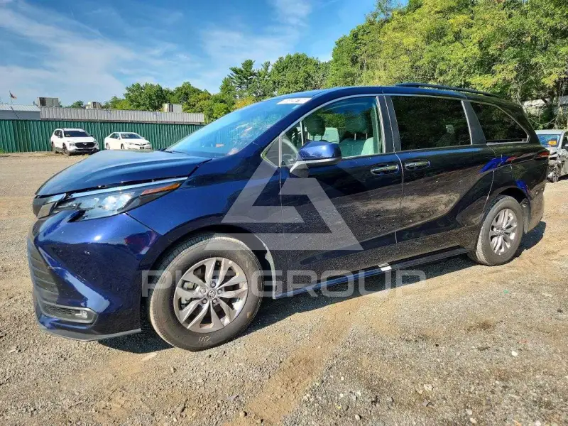 2026 Toyota SIENNA фото