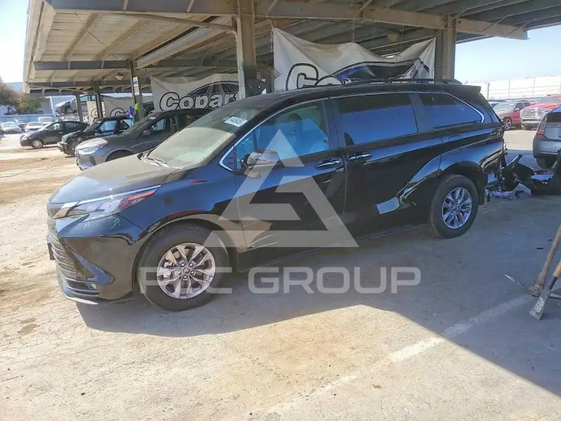 2026 Toyota SIENNA фото