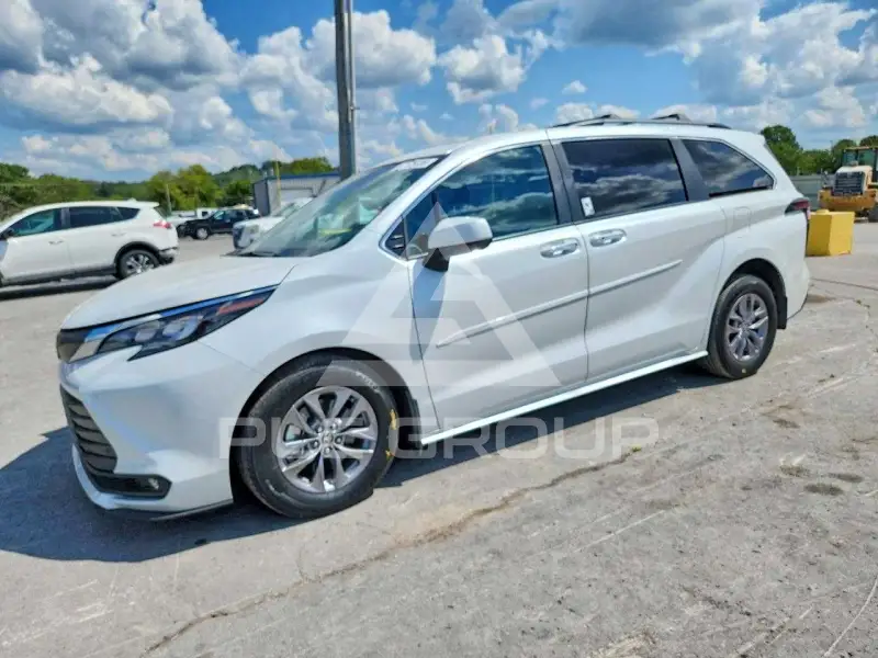 2026 Toyota SIENNA фото