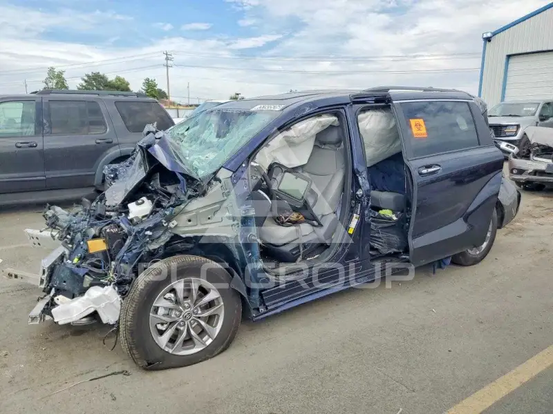 2026 Toyota SIENNA фото