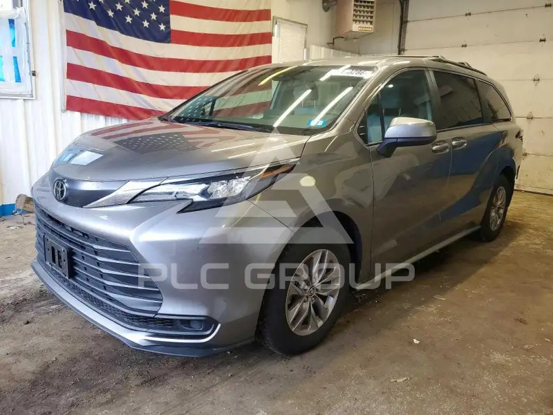 2026 Toyota SIENNA фото