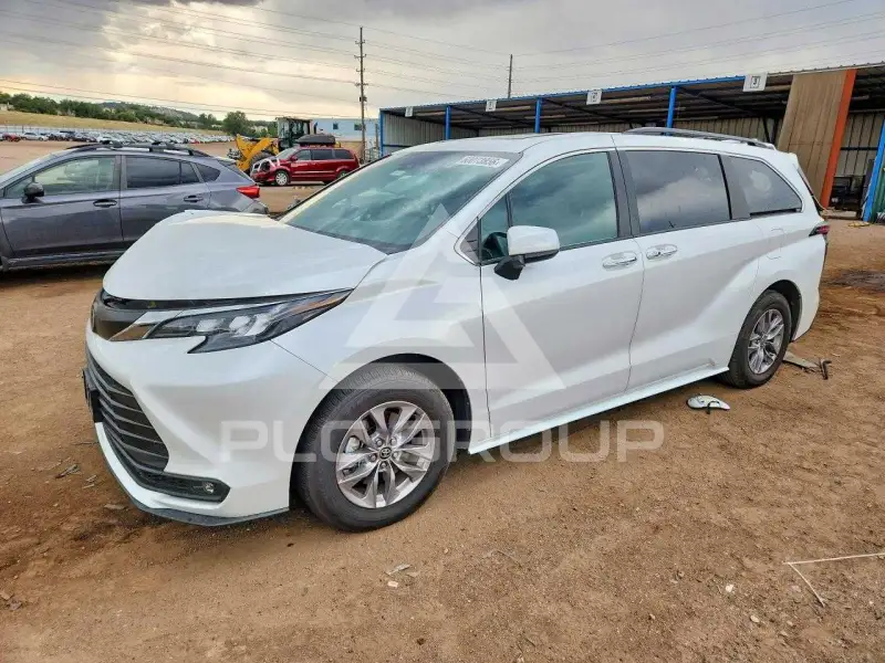 2026 Toyota SIENNA фото