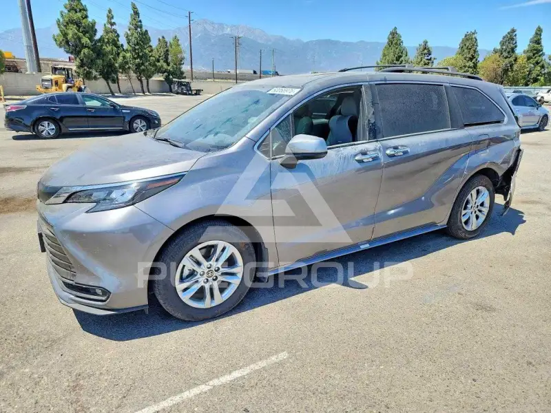 2026 Toyota SIENNA фото
