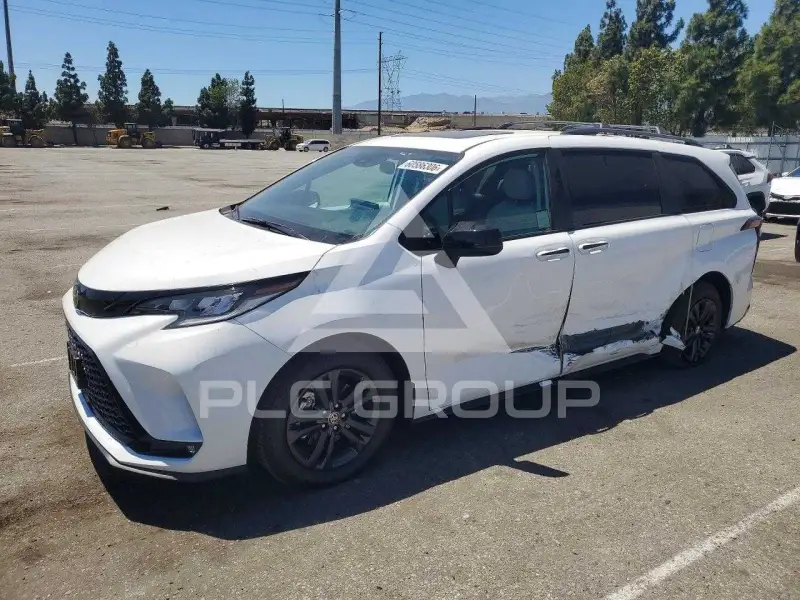 2026 Toyota SIENNA фото