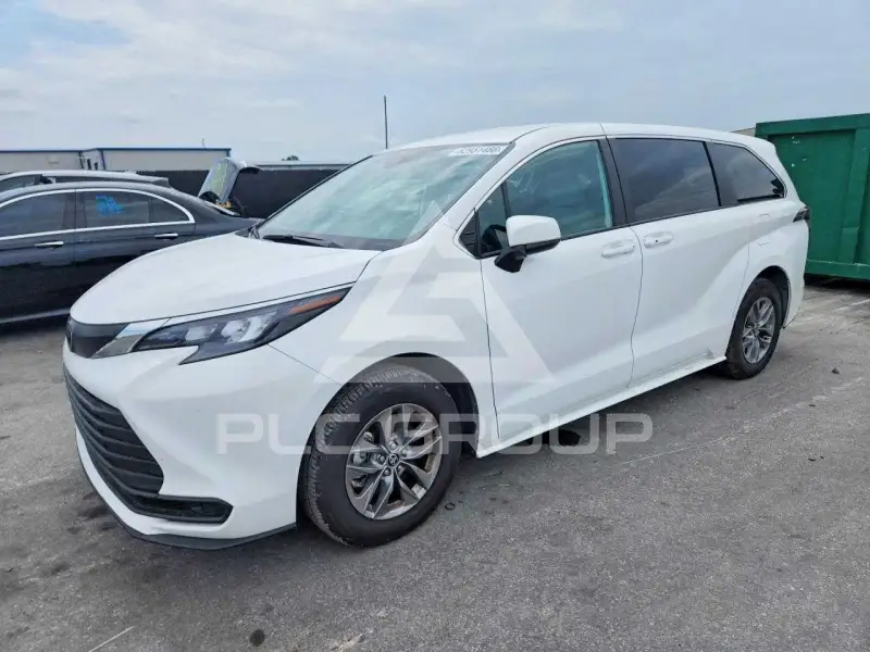 2026 Toyota SIENNA фото