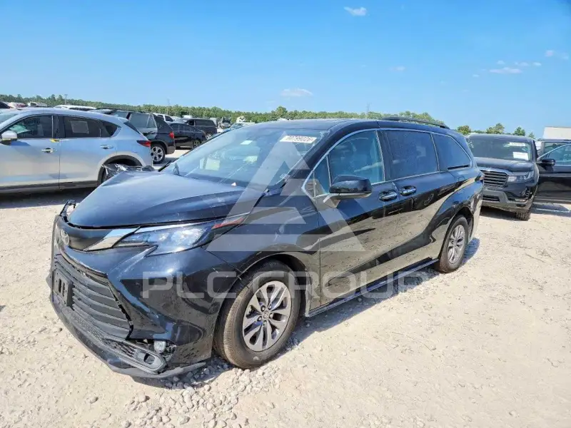 2026 Toyota SIENNA фото