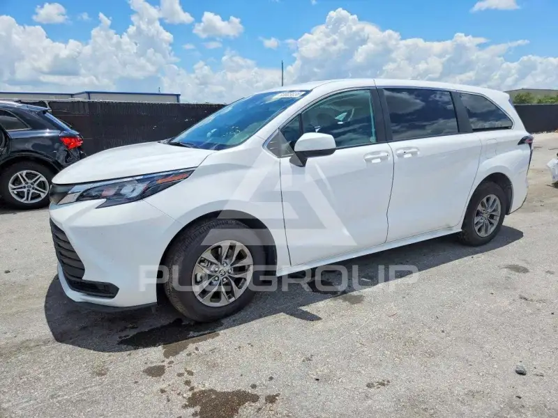 2026 Toyota SIENNA photo