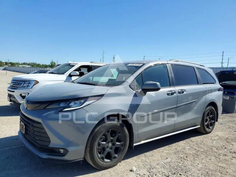 2026 Toyota SIENNA photo