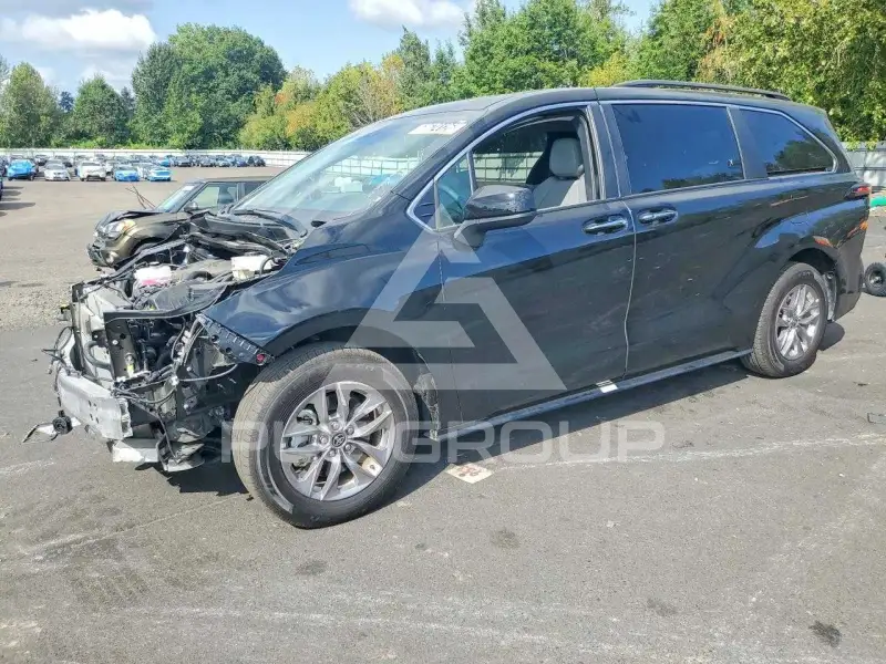 2026 Toyota SIENNA photo
