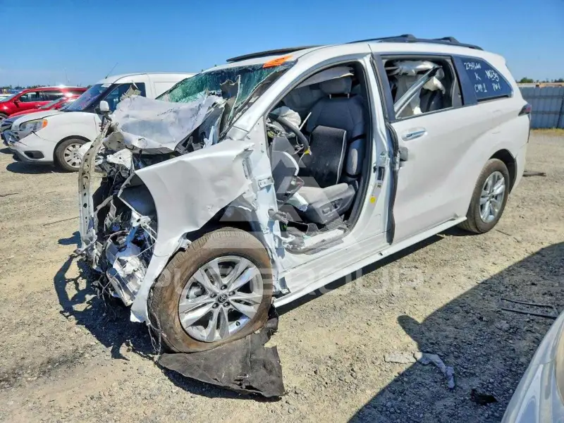2026 Toyota SIENNA фото